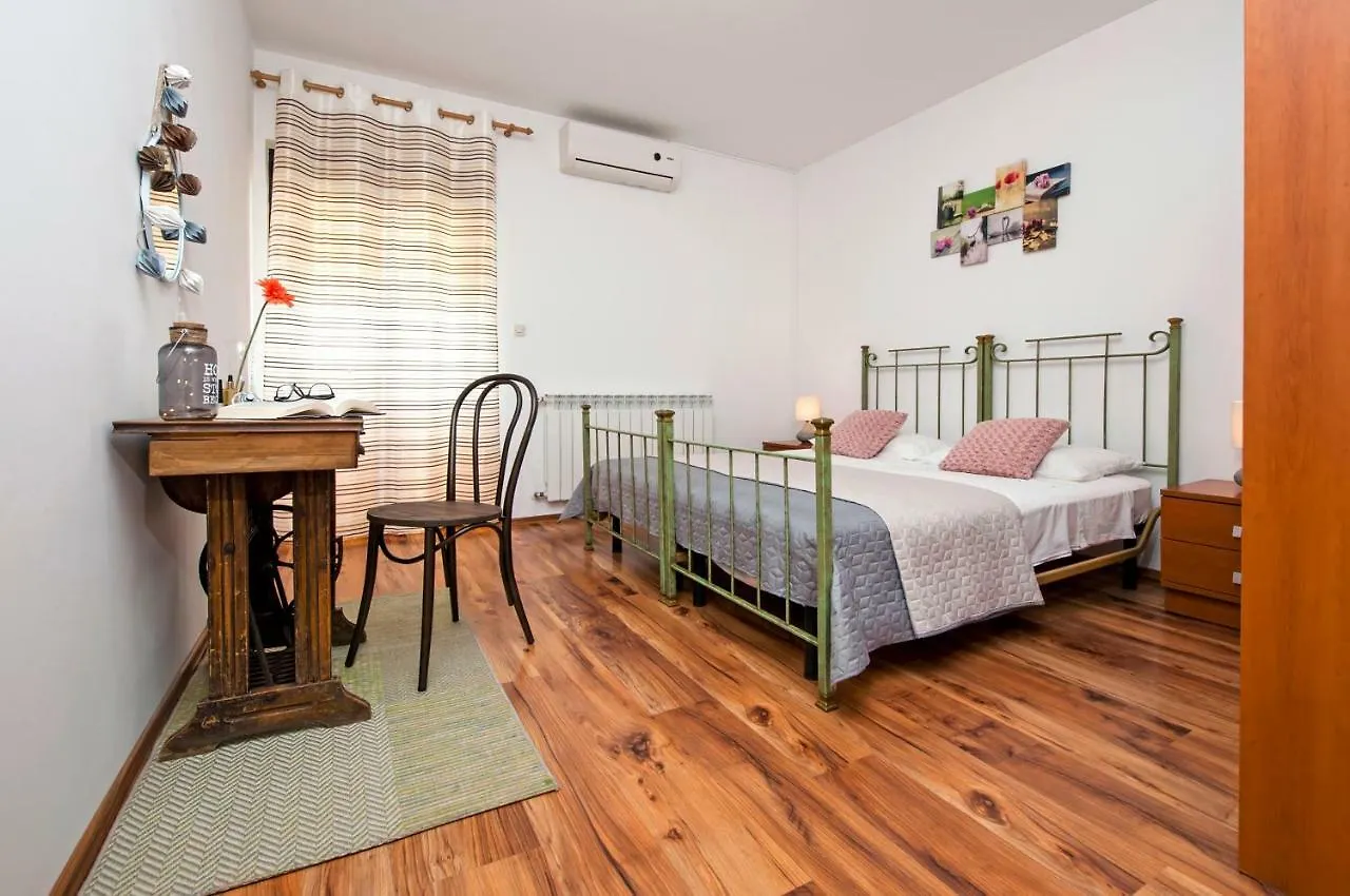 Apartman Lamanova contacts